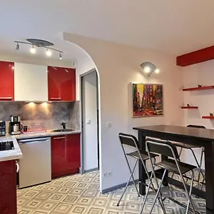 https://charmant-t1-a-deux-pas-du-centre-ville.fr-provencehotel.com