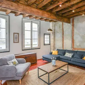 https://charming-2br-with-ac-a-stones-throw-from-les-halles.fr-provencehotel.com