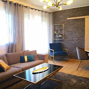 https://logement-entier-7-pers-cosy-et-spacieux-proche-du.fr-provencehotel.com