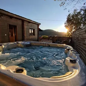 https://le-chalet-jacuzzi-et-detente-4-etoiles.midi-pyreneeshotels.com